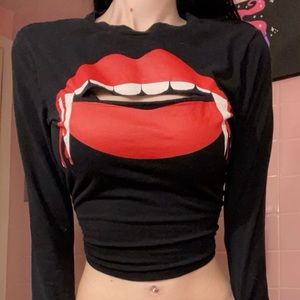 🧛🏻‍♀️Cropped vampire long sleeve tee❤️💋